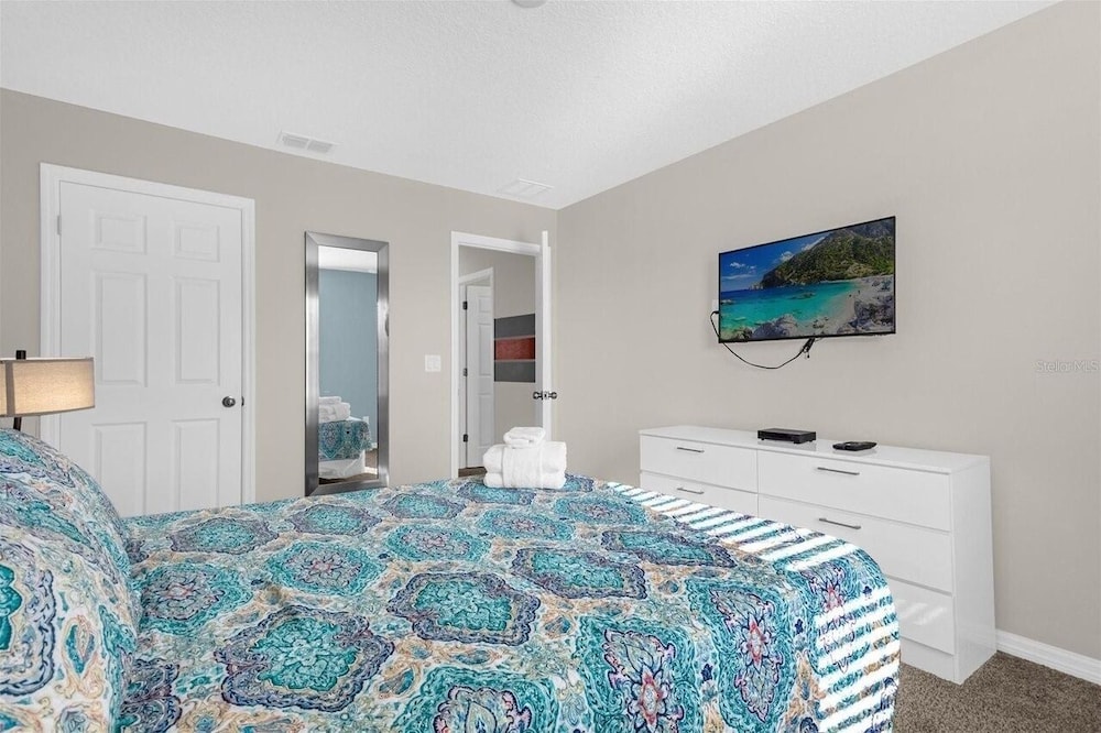 1618cpc-solara Resort 5 Bedroom Townhouse by RedAwning view 5