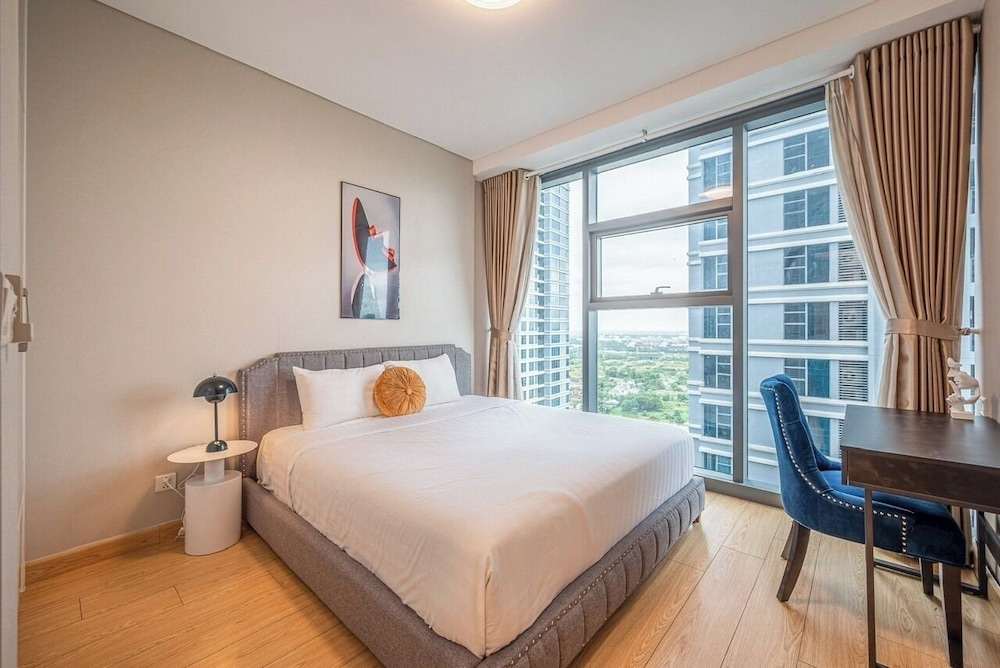 Luxury Sunwah Apartment near Landmark 81 - City View