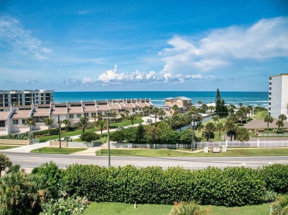 Sunny 3BR Condo Steps to Beach Pool NSB FL