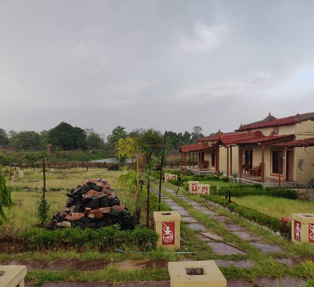 JAMTARA FARMSTAY pench tiger reserve