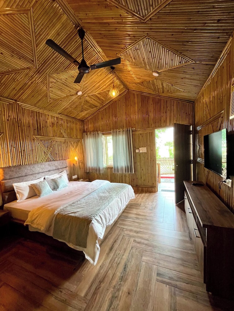 Bamboo Garden Cottages and Cafe