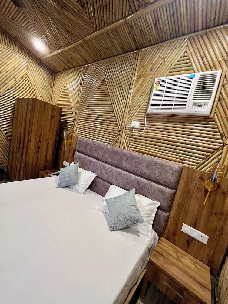 Bamboo Garden Cottages and Cafe