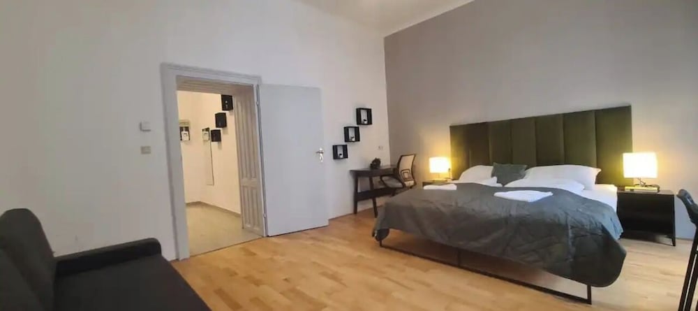 Affordable 2BR Apartment in Vienna
