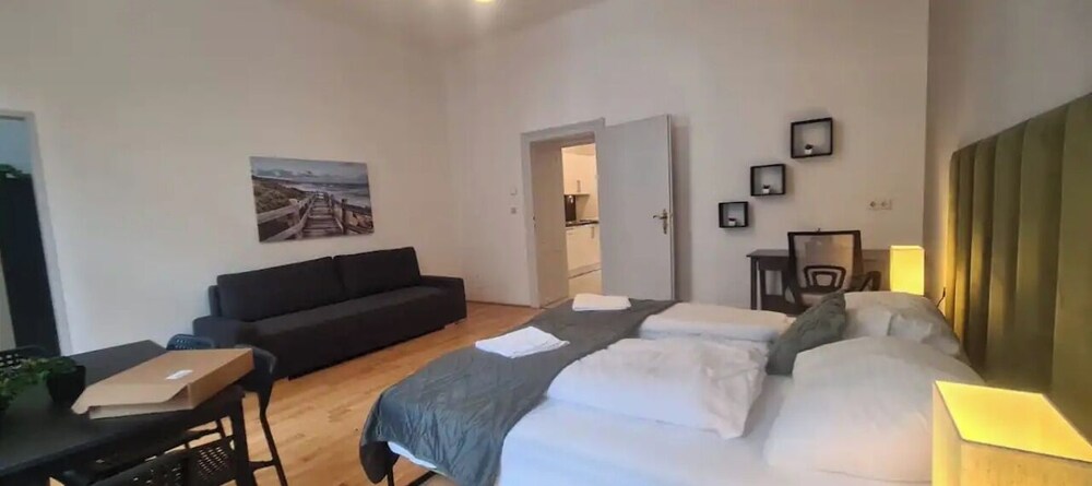 Affordable 2BR Apartment in Vienna