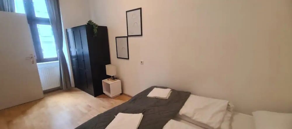 Affordable 2BR Apartment in Vienna