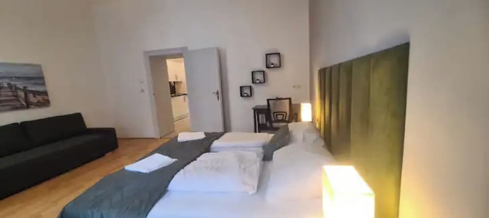 Affordable 2BR Apartment in Vienna