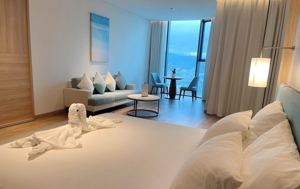 Sea view Àlacarte Ha Long Bay Apartment