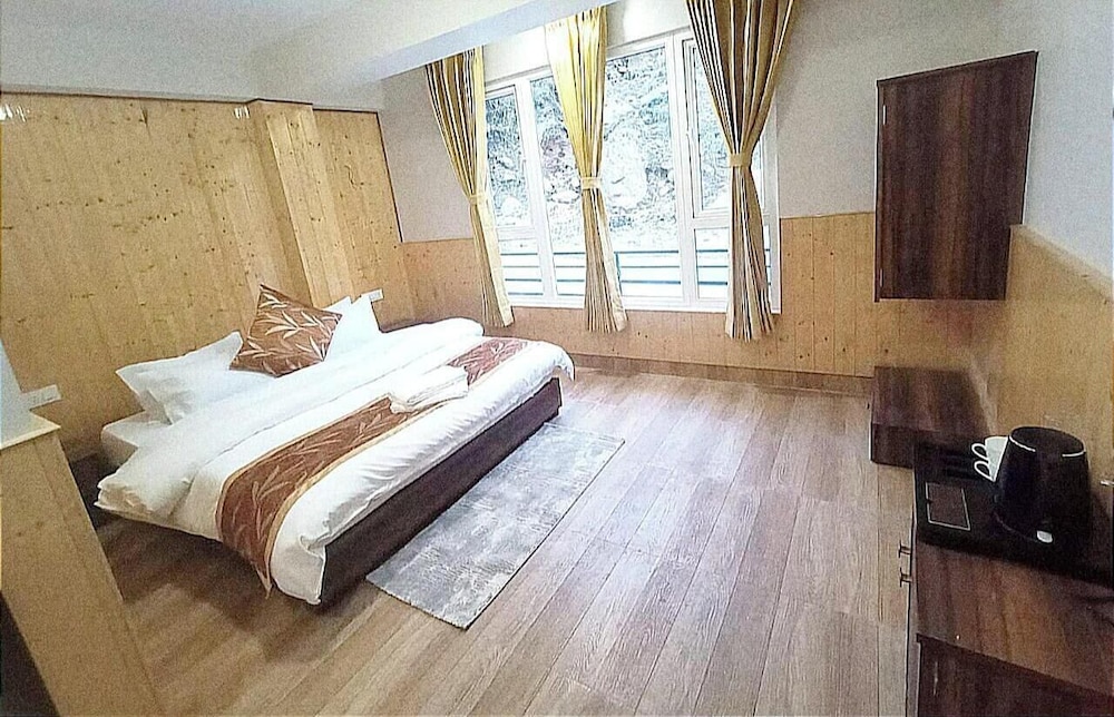 FLORET RESORT LACHUNG