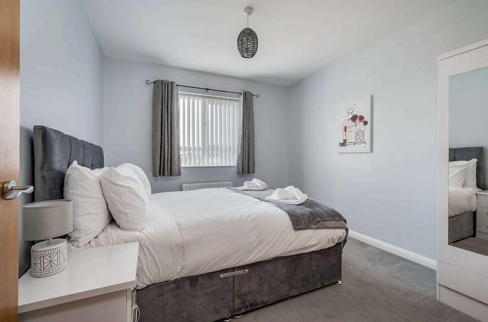 Central Belfast Apartments: Cromwell view 2