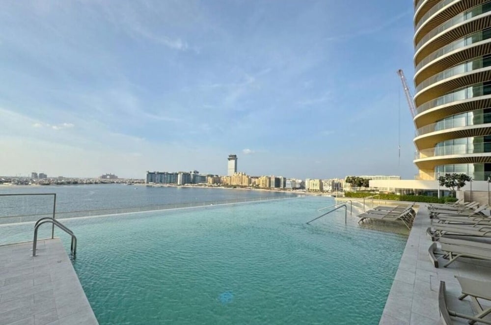 KeyRock - Grand Bleu Apt with Palm View