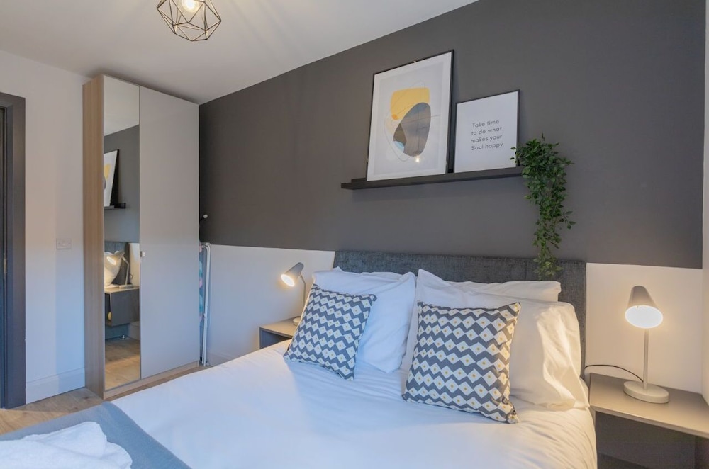 Central Belfast Apartments: 7 Camden Street