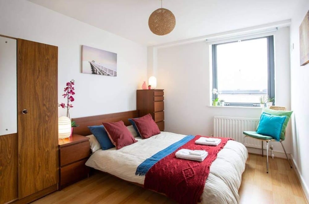 Central Belfast Apartments: Victoria view 3