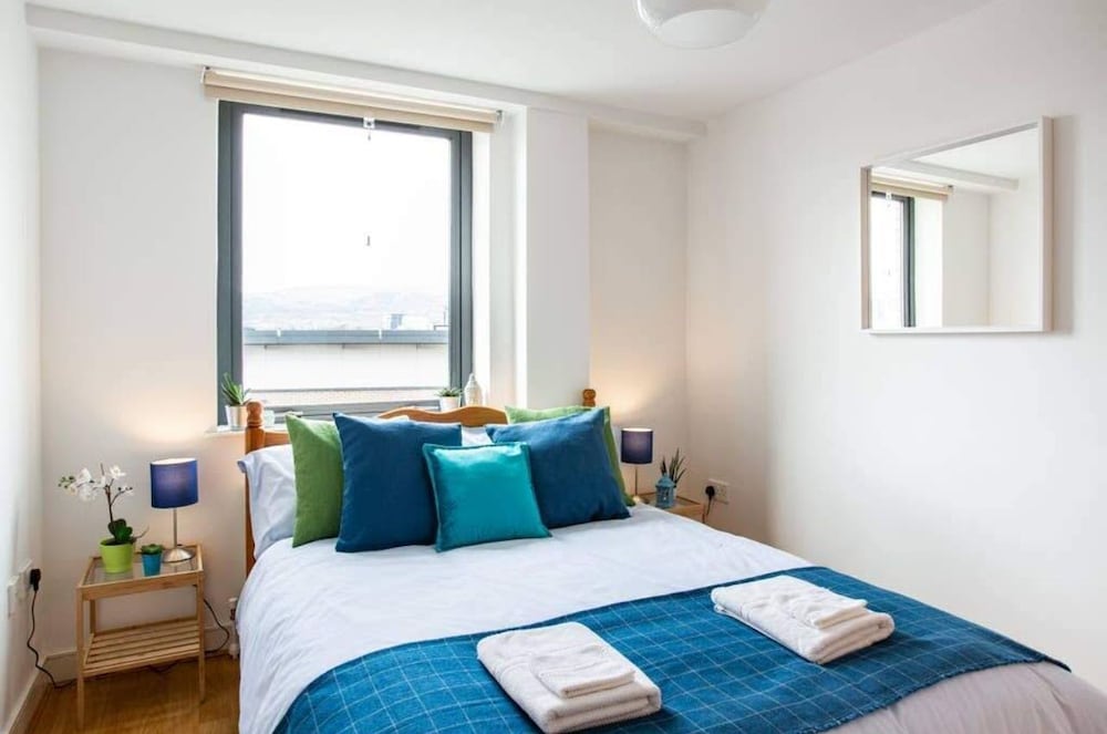 Central Belfast Apartments: Victoria view 4