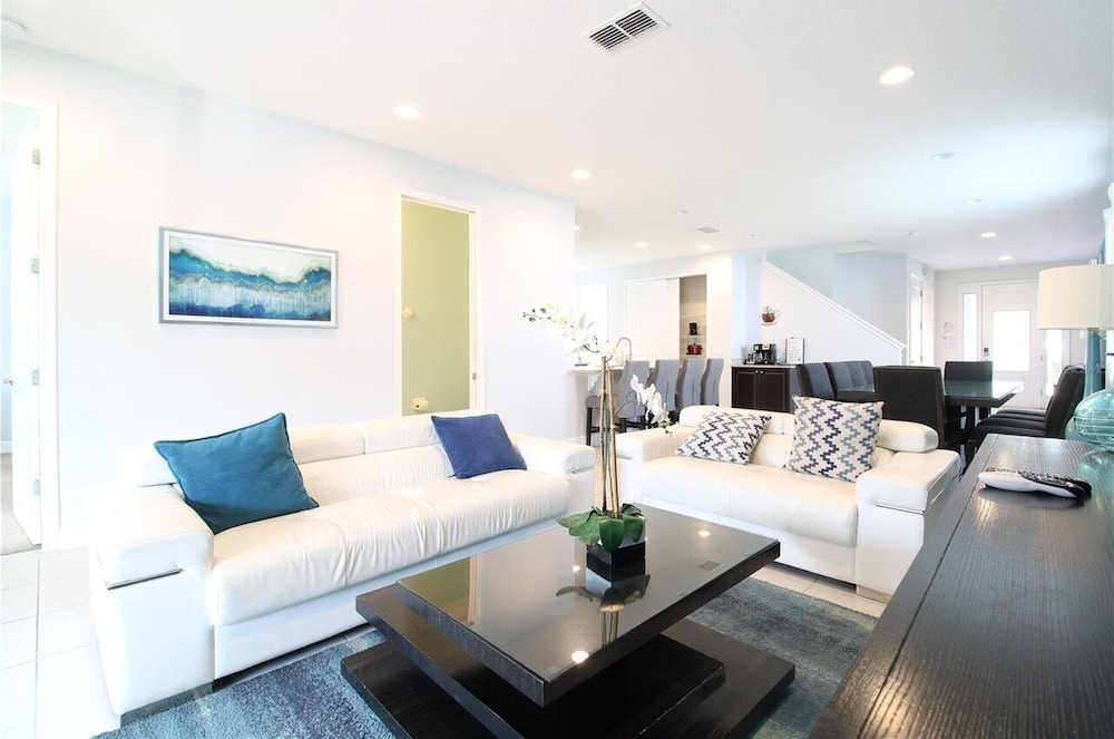 New! Encore Resort Themed Home With Stylish Design And Fantastic Amenities! 6 Bedroom Home by RedAwning view 4