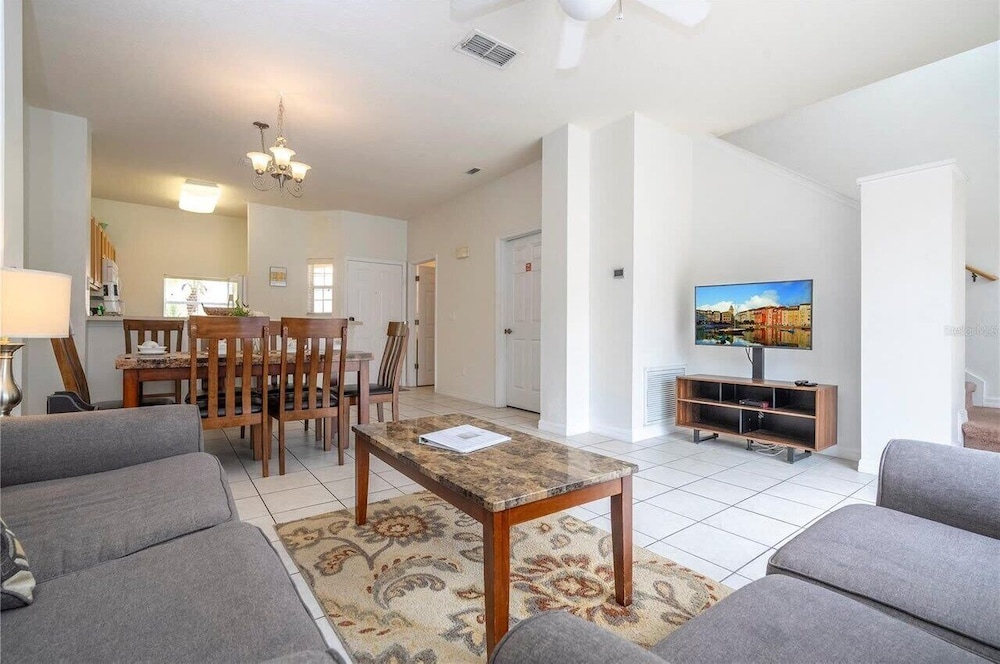 Bright 3B w Pool Close to Disney Encantada 8545