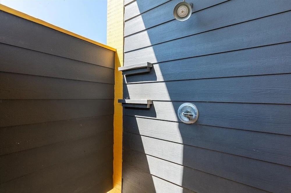 Ocean's Edge 4 Bedroom Home by RedAwning view 5