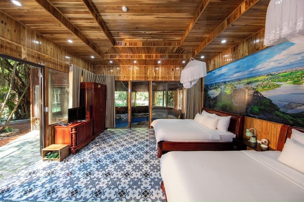 Mua Caves Ecolodge