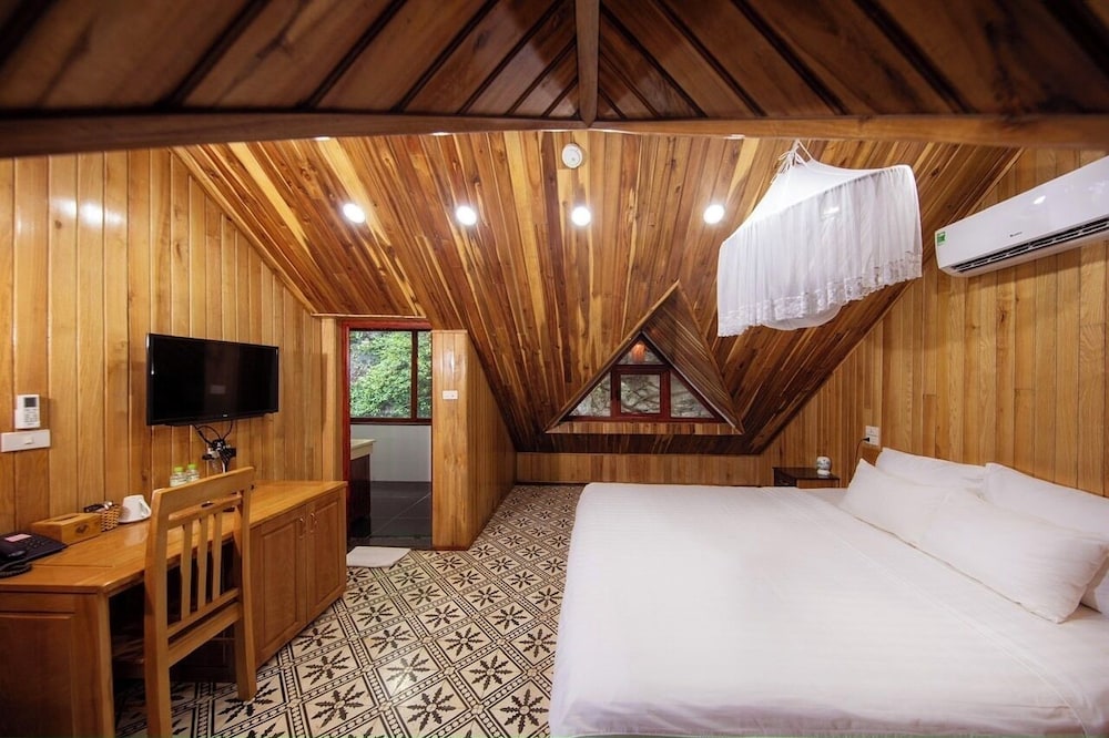 Mua Caves Ecolodge