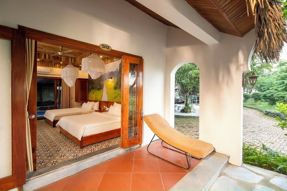 Mua Caves Ecolodge