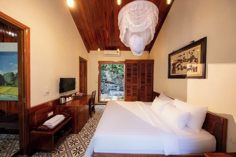 Mua Caves Ecolodge