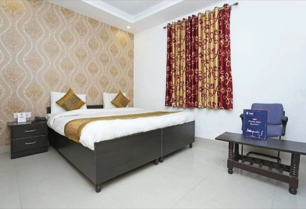 Hotel Aryan Residency Near Delhi Airport