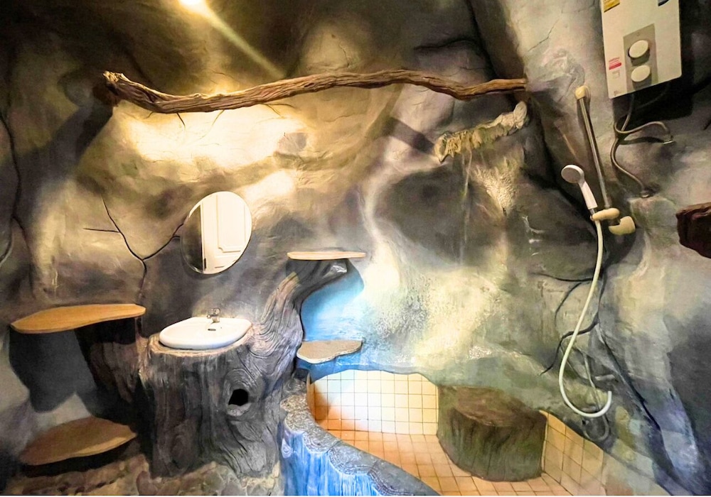 19 Degrees Resort