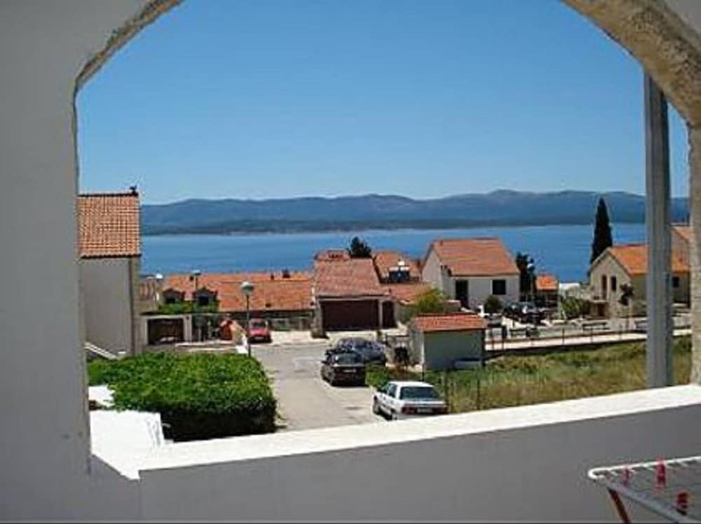 Suzi - Parking - A1 view 2