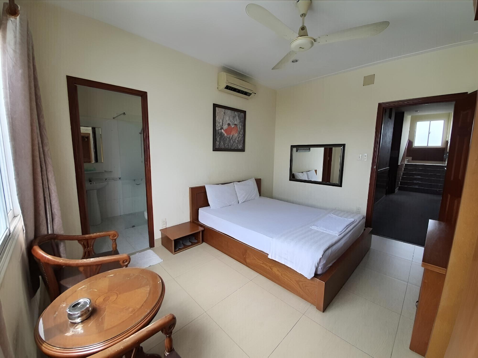 The Six Hotel - Hoang Long Son 3