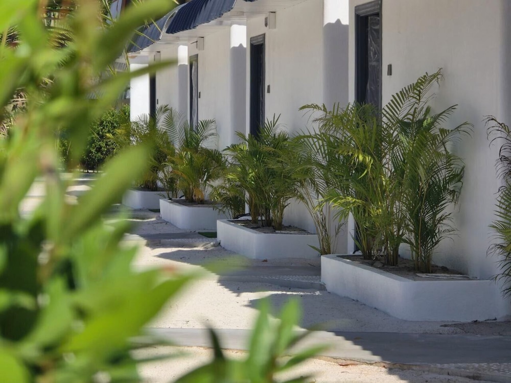 WHITE BEACH RESORT LONGSET