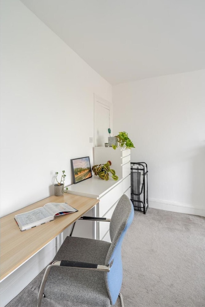 London Oasis Retreat - 2 Bedroom Apartment