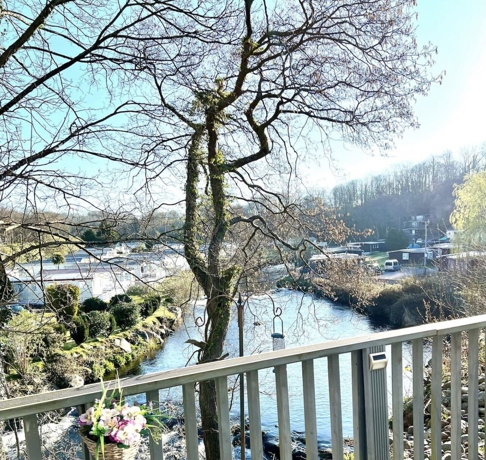 Inviting 2-bed Chalet in Caernarfon view 5