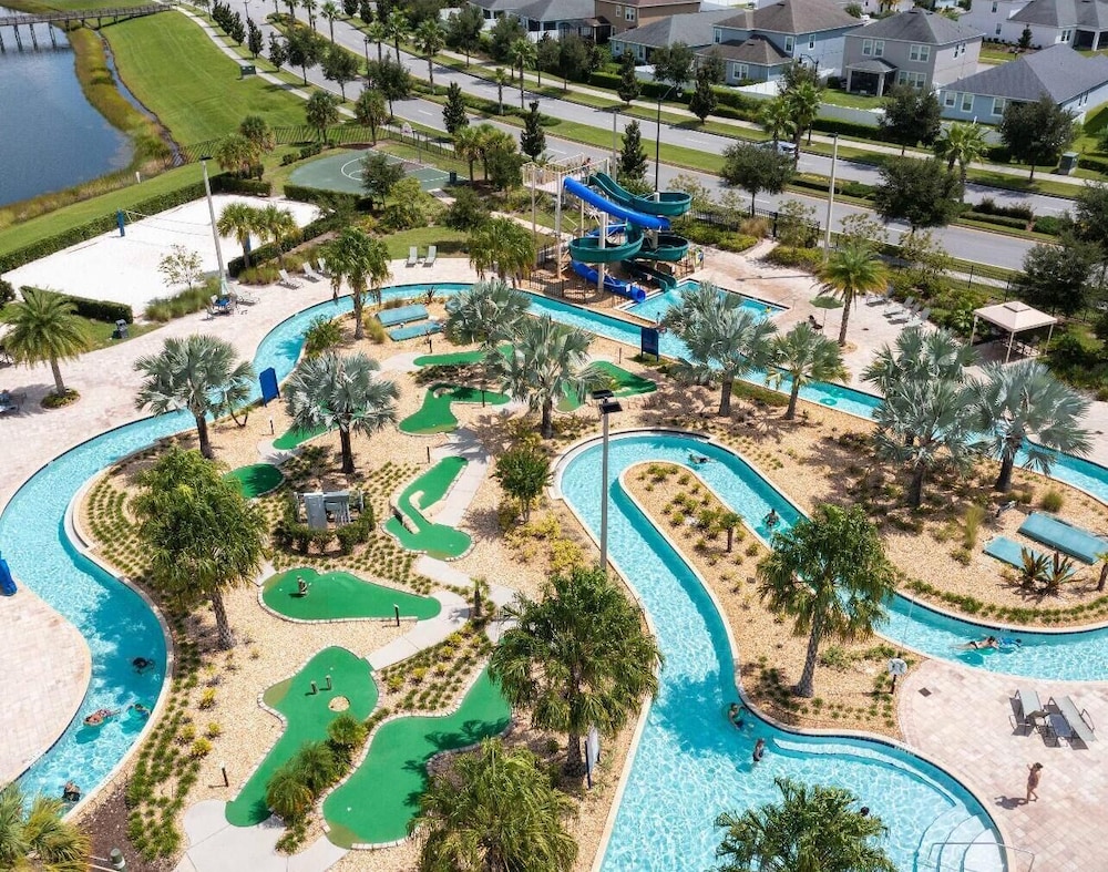 Amazing Townhome With Lake View at Storey Lake Resort