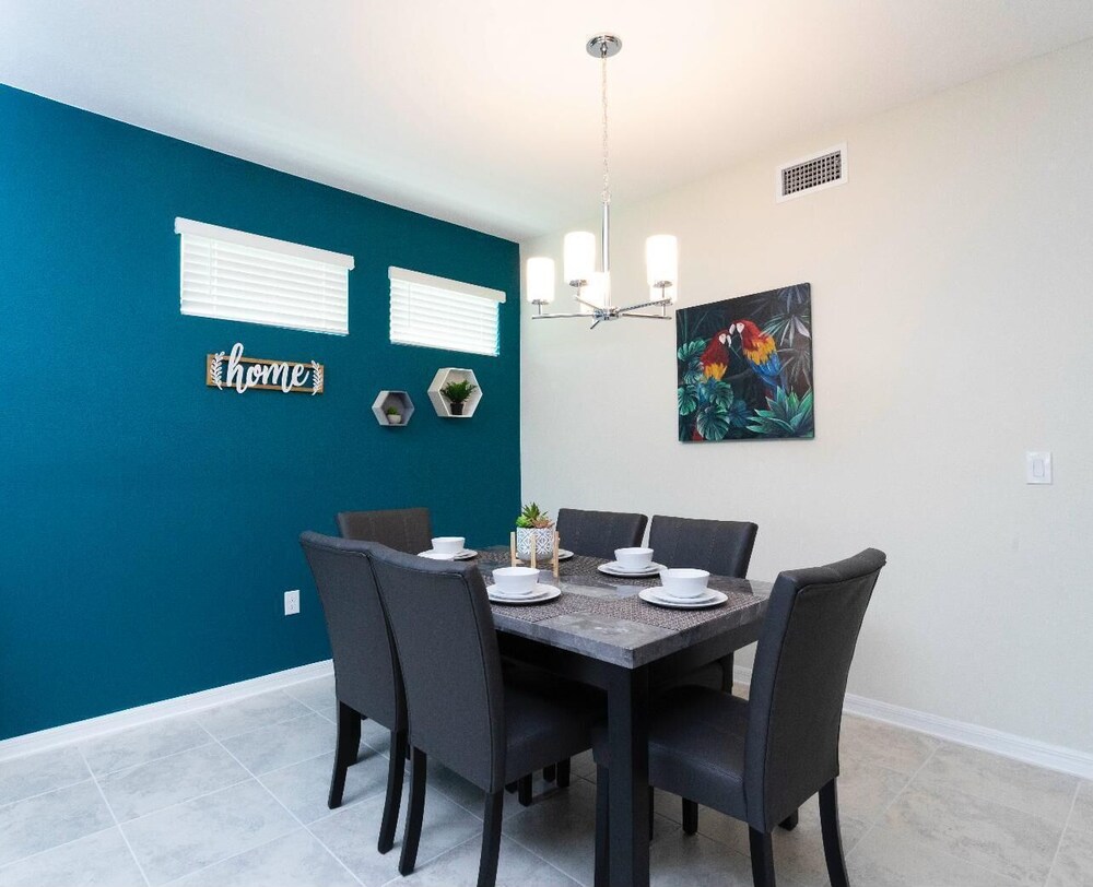 Amazing Townhome With Lake View at Storey Lake Resort