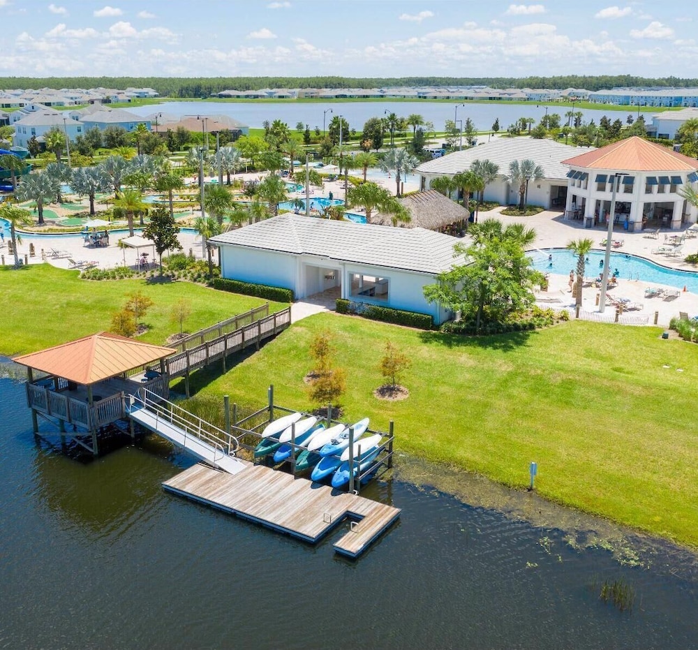 Storey Lake Resort, Private Pool, Near Famous Attractions!!