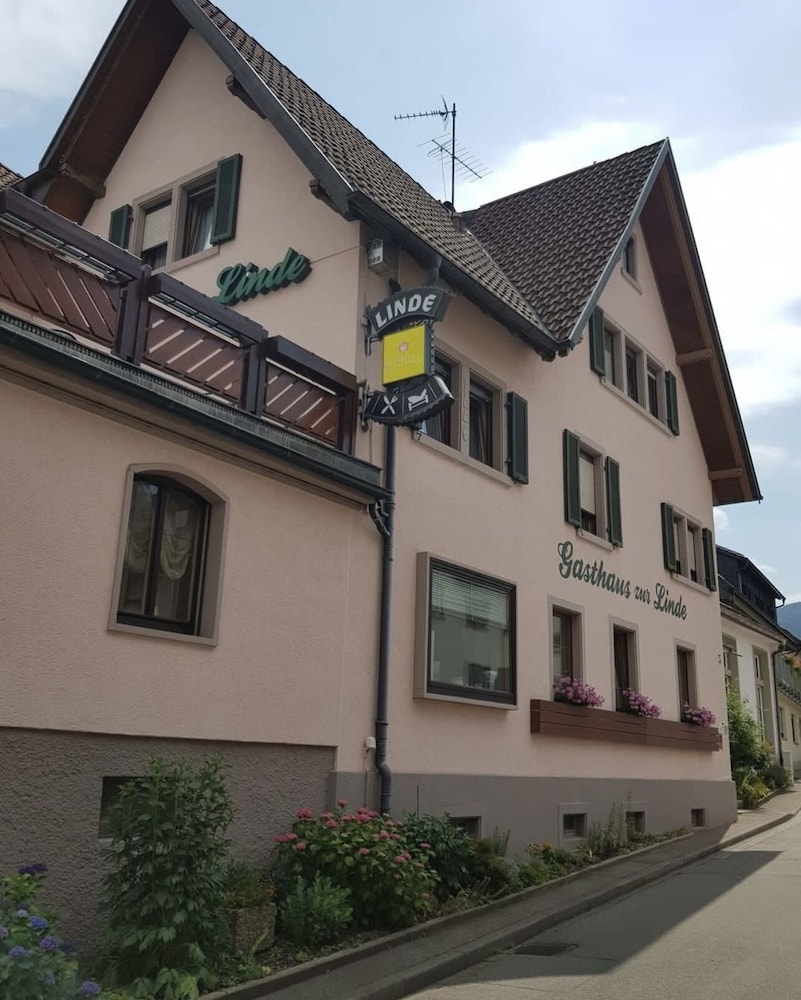 Hotel Gasthaus-Pension zur Linde - Image 1