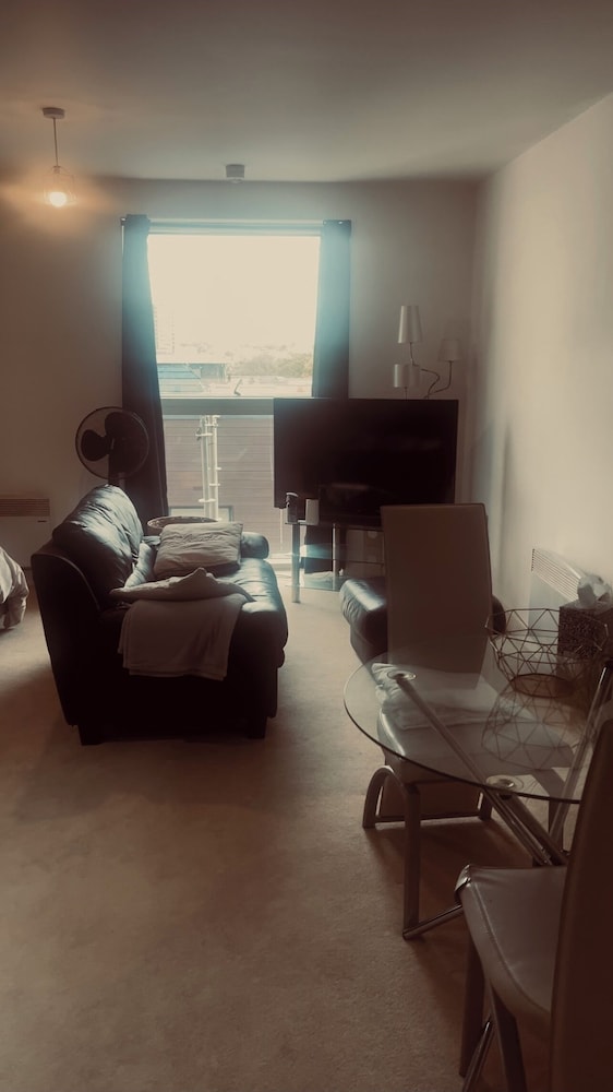 Home Away From Home 1 Bed Studio on Broad Street