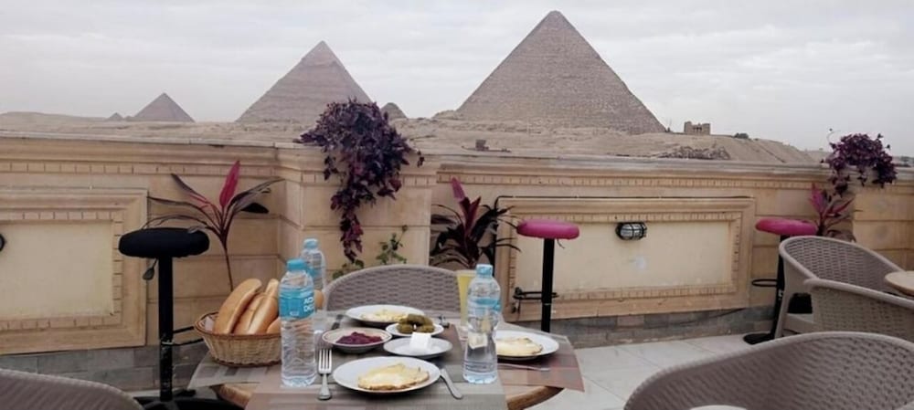 Moses Pyramids Inn