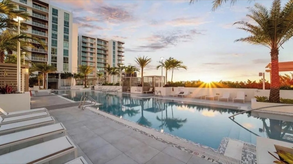 Chic 2BR Downtown Fort Lauderdale Apt w/ Pool