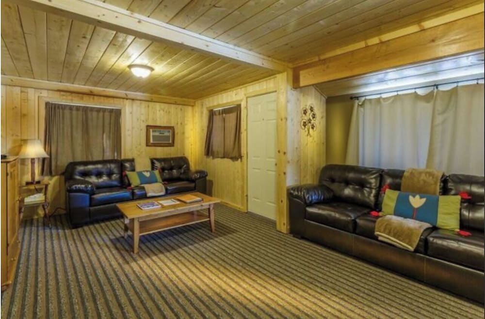 Sleepy Hollow Cabins and Hotel