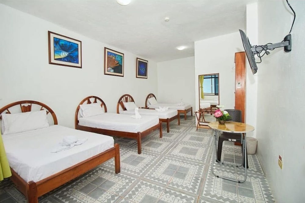 GARDNER HOSTAL