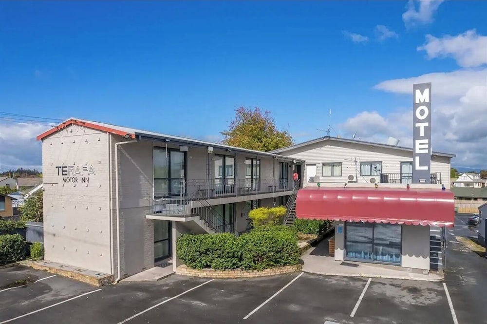 Hotel Te Rapa Motor Inn - Image 1