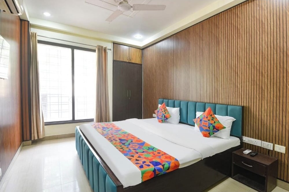 Hotel Red Leaf