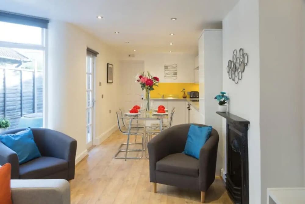 Charming Tower Bridge House