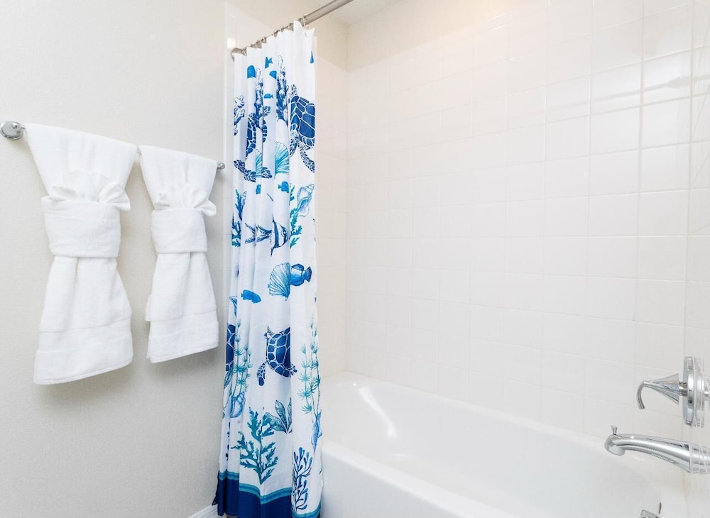 Amazing Townhome With Lake View at Storey Lake Resort