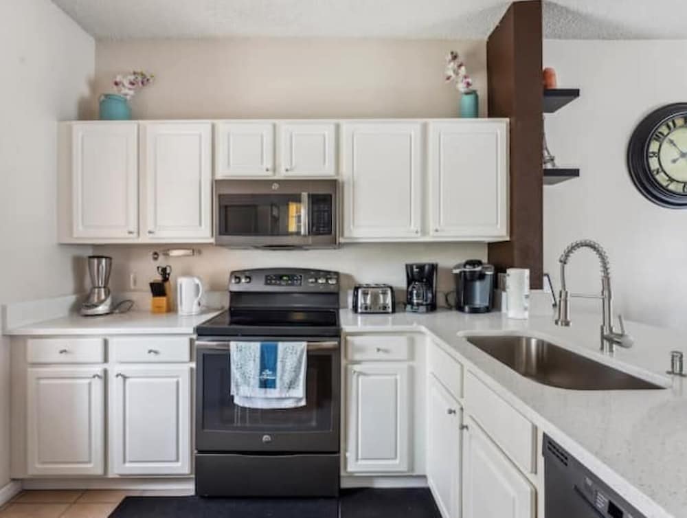 Beautiful Townhome at Lake Barkley With Pool View!