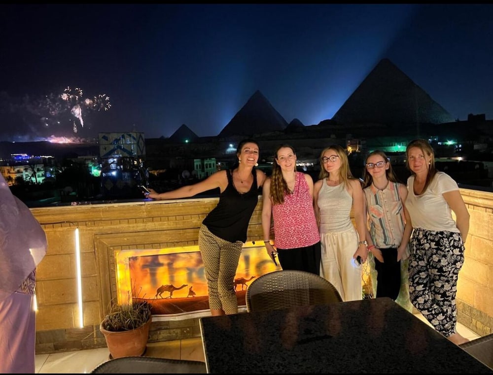 Moses Pyramids Inn