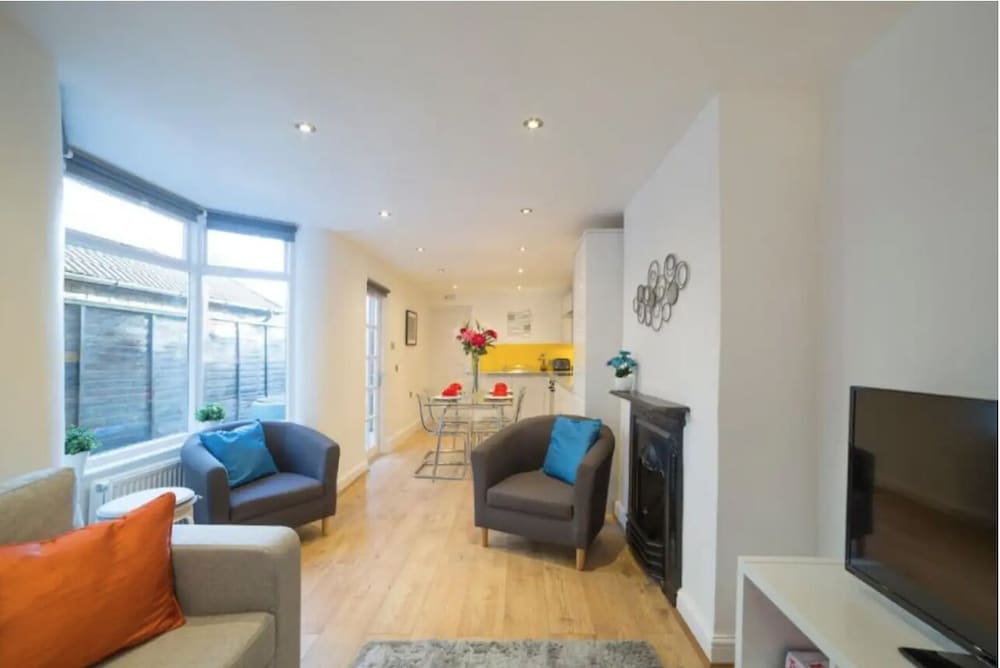 Charming Tower Bridge House