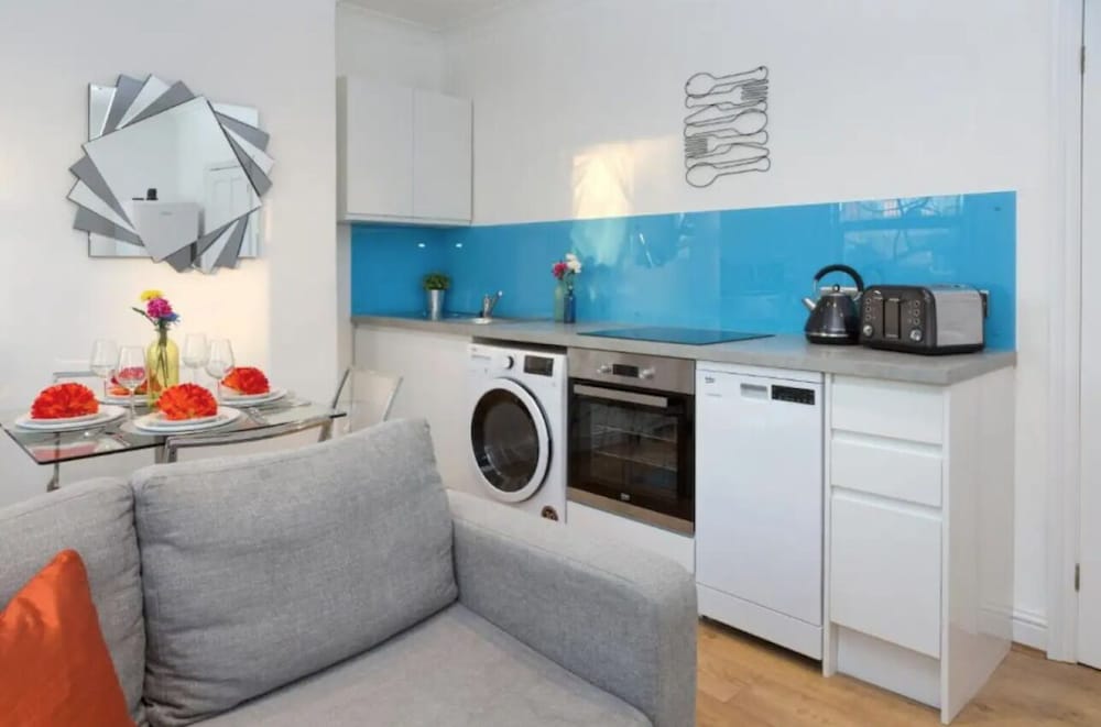 Charming Tower Bridge House
