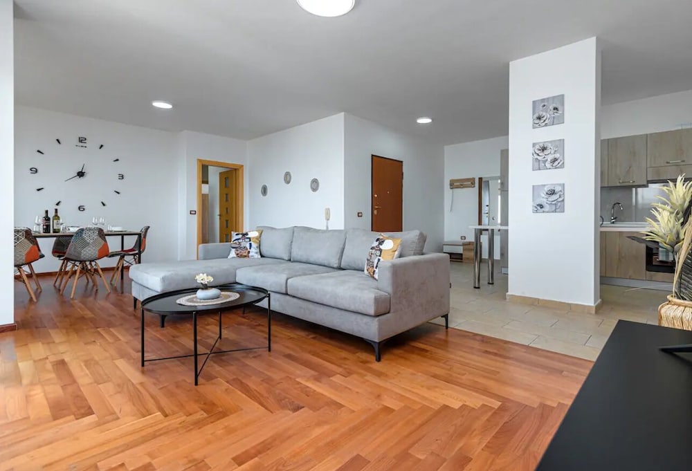 Grand View Apartment