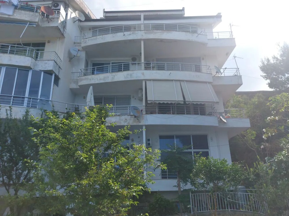 Bral Currila Peaceful Beachfront Apt